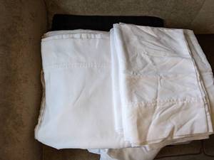 lot 98 image: 4 Pc. White Polyester Full Size Sheet Set
