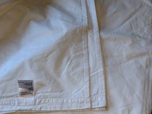 lot 104 image: Queen Size Flat Sheets & Pillow Cases