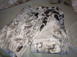lot 112 image: Assorted Standard Size Pillow Cases