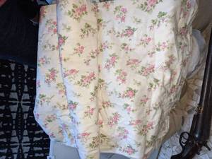 lot 113 image: Mixed Lot of Twin Size Sheets