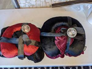 lot 139 image: 2 Sets of Bon Voyage Travel Blankets & Head Rests