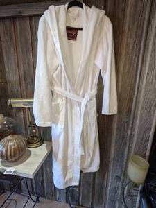 lot 124 image: Talesma White Turkish Cotton Bathrobe, LXL