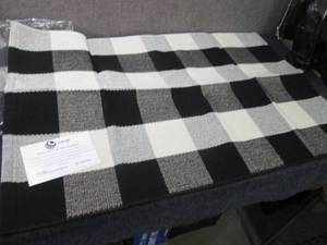 lot 9 image: 2 Door Mats...