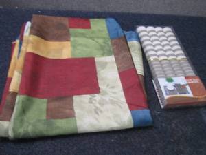 lot 11 image: 60x102 inch Tablecloth, Placemat Se...