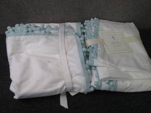 lot 15 image: 1 Twin 1  Pottery Barn Kids Duvet...
