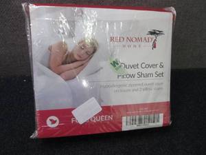 lot 22 image: FullQueen Duvet Cover & Pillow Sha...