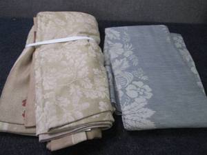 lot 25 image: 70x144, 70 x126 inch Table Cloths...