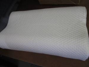 lot 29 image: UTTU Sandwich Pillow, Adjustable Me...