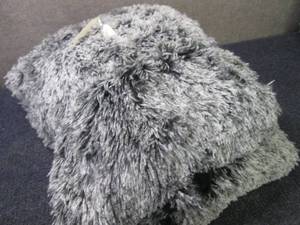 lot 45 image: King Shag Duvet Cover & Pillow Sham...
