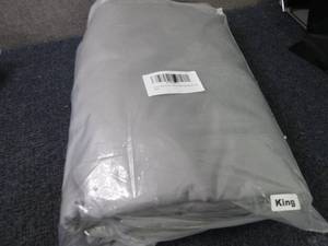 lot 48 image: 3 pc Gray King Duvet Cover Set...