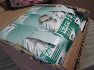 lot 117 image: Damaged case Kimwipes Task Wipes, 1...