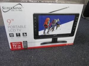 lot 165 image: Supersonic 9 inch Portable LCD TV R...