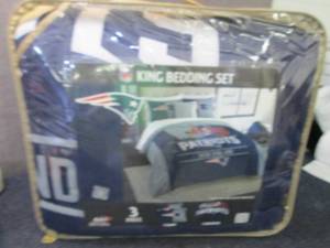 lot 209 image: King NFL Patriots Bedding Set...