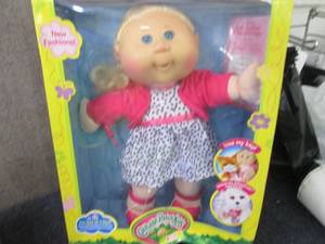 lot 242 image: 14 Cabbage Patch Kids Doll open bo...