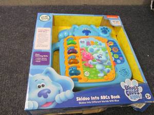 lot 279 image: Leap Frog Skidoo into ABCs Book ope...
