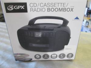 lot 325 image: GPX CDCassetteAMFM Boombox open ...