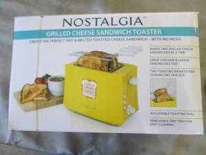 lot 339 image: Nostalgia Electrics Grilled Cheese ...