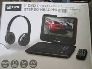lot 345 image: GPX 9 Portable DVD Player Bundle o...
