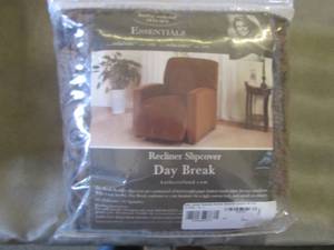 lot 373 image: Kathy Ireland Home Daybreak Chair S...