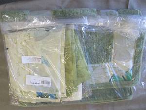 lot 378 image: 15 pc Bath Set Maria Green...