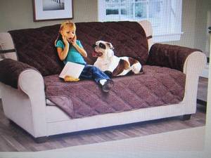 lot 391 image: Hudson Sherpa Slipcover Loveseat op...