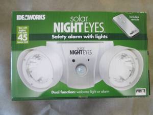 lot 395 image: Night Eyes Solar Security LightAla...