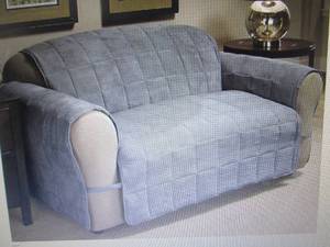 lot 404 image: Ultimate Furniture Loveseat Protect...