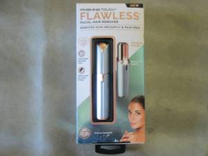 lot 422 image: Finishing Touch Flawless Facial Hai...