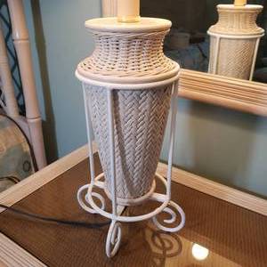 lot 114 image: Contemporary Wicker Table Lamp