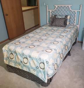 lot 91 image: Ficks Reed Rattan Twin Bed Sets