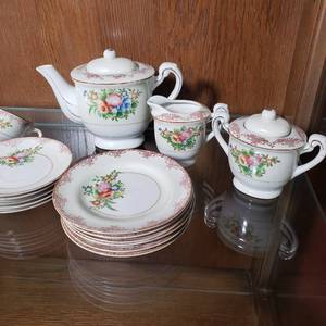 lot 92 image: Vintage Japan Tea Set Miniature
