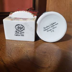 lot 138 image: Delicate Limoges Box Pairing