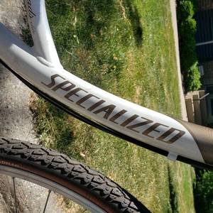 lot 25 image: Womens Specialized Crossroads Cruiser Bicycle
