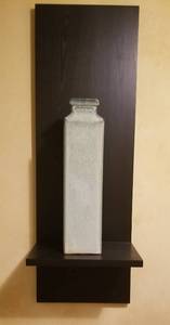 lot 98 image: Tall Ceramic Speckled Glaze Vase on Display Shelf