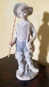 lot 40 image: Lladro Figurine  Fisher Boy     04809