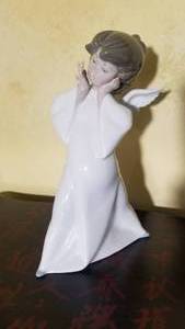 lot 49 image: Lladro Figurine  Puzzled Mime Angel   4959