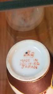 lot 100 image: Collection of Three Petite Japanese Jar Vases  Occupied Japan