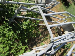 lot 4 image: Farrowing Crate