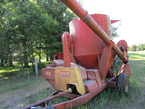lot 6 image: Farmhand Grinder Mixer