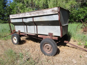 lot 8 image: Flare Box Wagon
