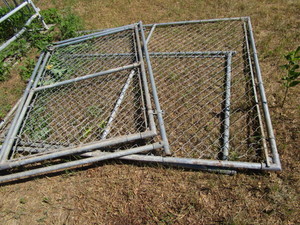 lot 30 image: Chain Link Kennel