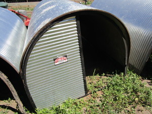 lot 48 image: Livestock Shelter