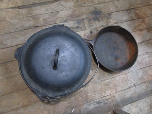 lot 61 image: Cast Fryer & Pan
