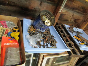 lot 81 image: Cabinet Hardware, Knobs