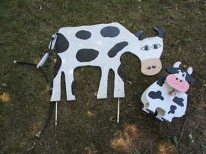 lot 84 image: Holstein Sprinkler, Planter