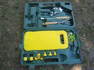 lot 85 image: Gardening Kit