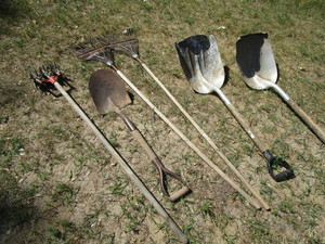 lot 176 image: Garden Tools