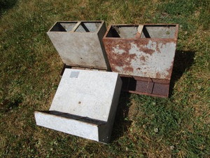 lot 198 image: Trough Feeders