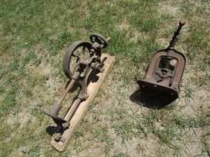 lot 243 image: Post Drill Parts, Pipe Vise