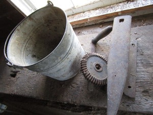 lot 250 image: Pail, Small Anvil, Gear
